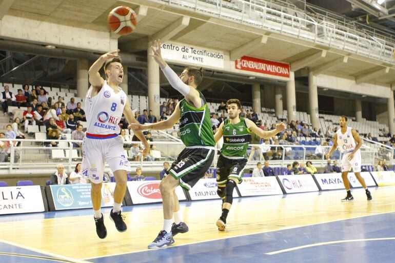 Chapela asiste a su compañero ante Albacete