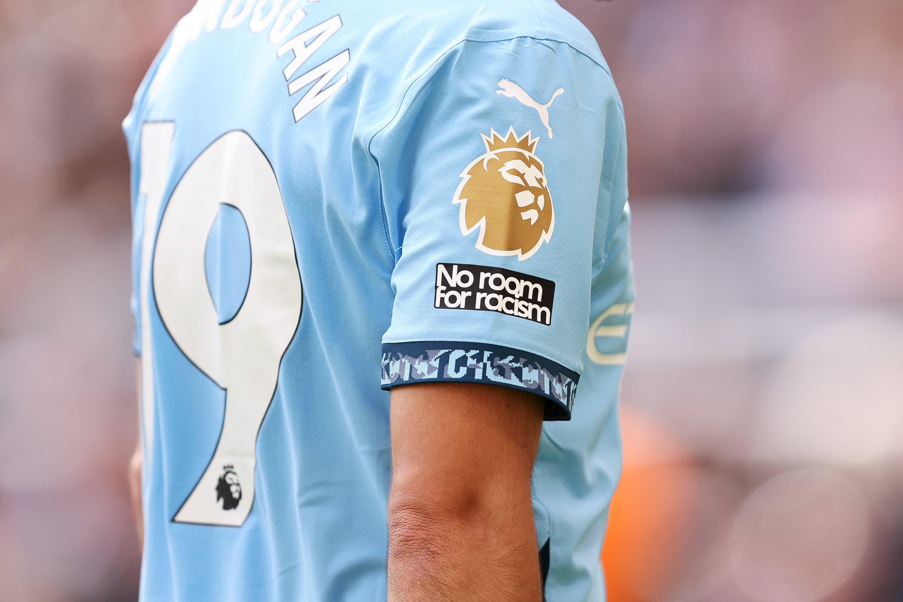 La camiseta de Ilkay Gundogan del Manchester City con el logo de la Premier League