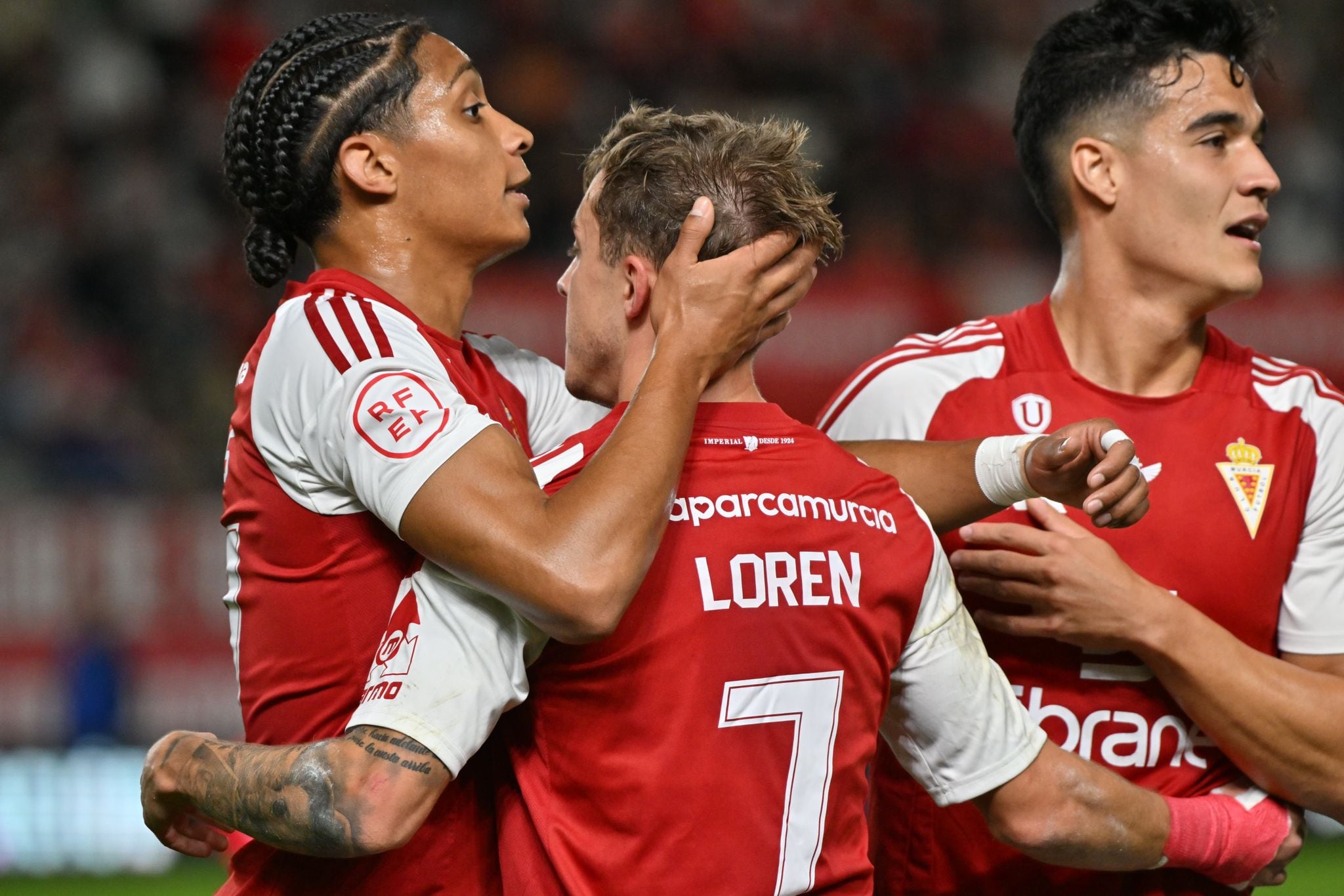 El Real Murcia celebra un gol en su estadio.