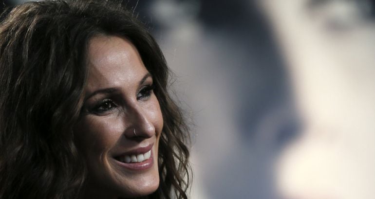 La cantante Malú durante la entrevista ofrecida a EFE para hablar de "Caos", el décimo disco de estudio de su carrera, que debe su título, precisamente, a que llega en "un gran momento de reafirmación" y a las dificultades que experimentó "para ponerlo en pie, sobre todo para ubicar qué quería y hacía dónde lo quería llevar".