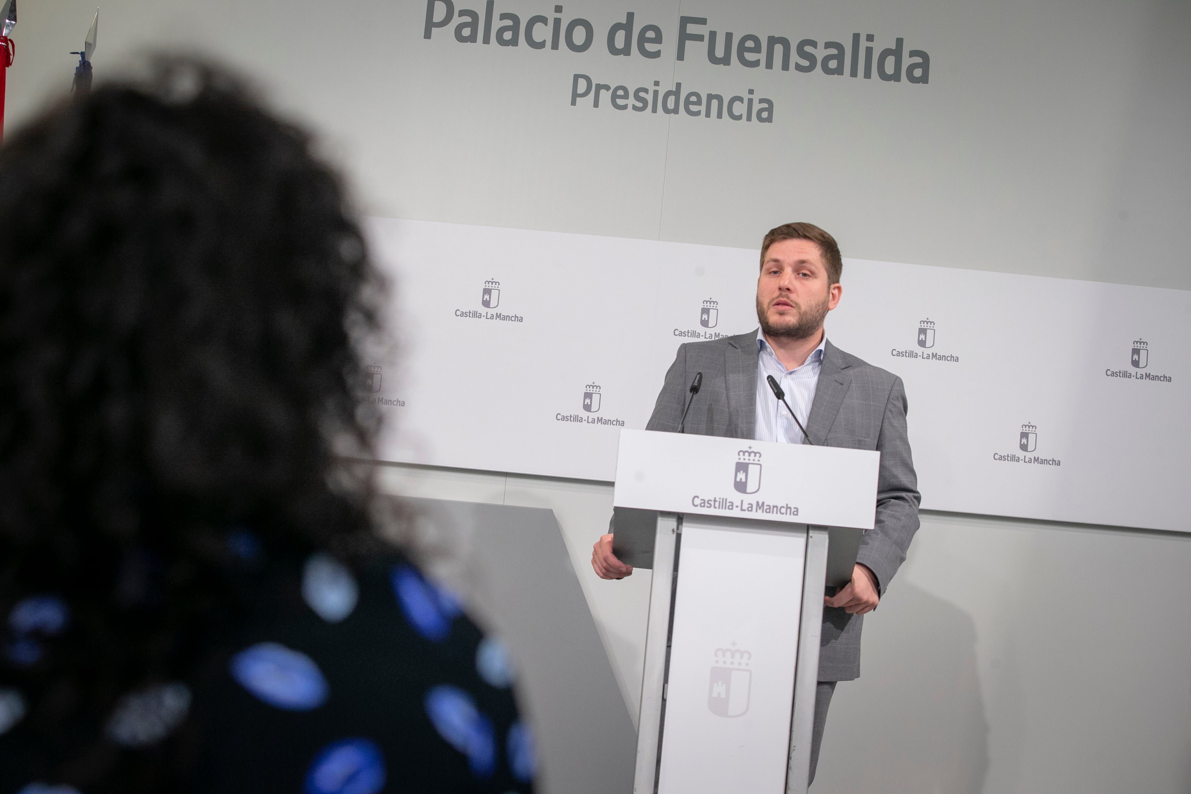 Toledo, 10 de diciembrNacho Hernando, consejero de Fomento en Consejo de Gobierno donde ha anunciado una nueva convocatoria para ayudas de alquiler joven.e de 2024.- El consejero de Fomento, Nacho Hernando, ha ofrecido una rueda de prensa, en el Palacio de Fuensalida, para dar cuenta de los acuerdos del Consejo de Gobierno relacionados con su departamento. (Fotos: A. Pérez Herrera // JCCM)