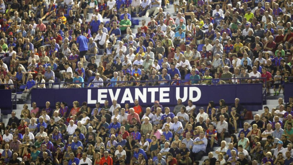 El Ciutat de València abre sus puertas para el entrenamiento del miércoles previo a la final que disputará ante el Alavés