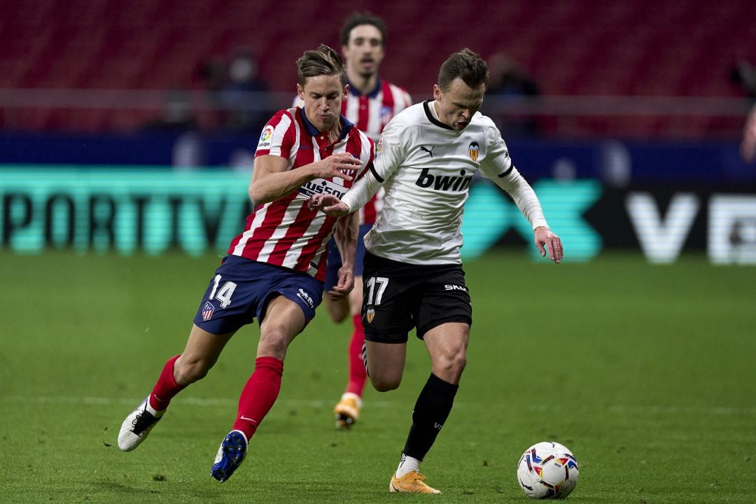 Denis Cheryshev durante un lance del partido contra el Atlético de Madrid en el que sufrió su última lesión