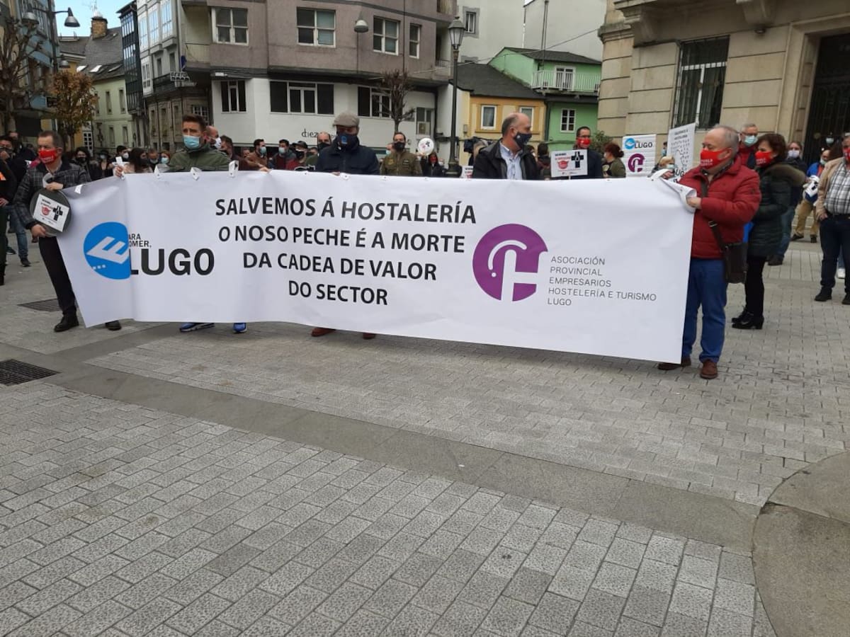 Los hosteleros lucenses piden "salvar" al sector ante la Subdelegación del Gobierno