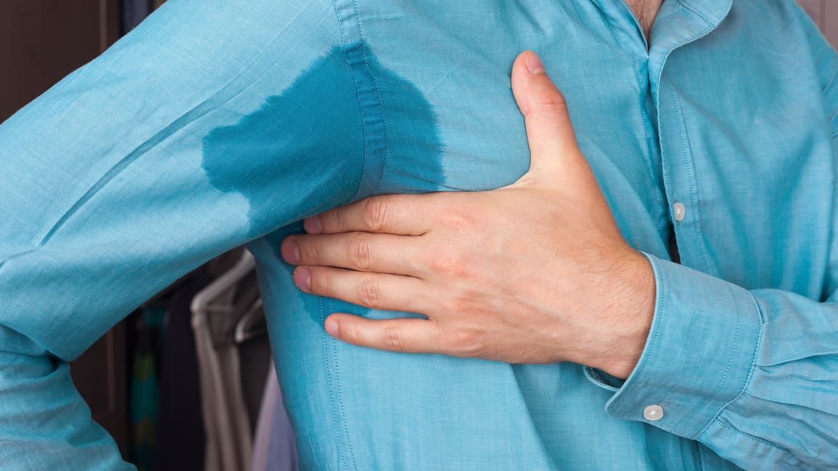 ¿Sufres sudoración excesiva? Una dermatóloga advierte que puede ser señal de una enfermedad más importante