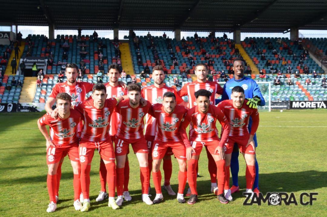 Once inicial rojiblanco en el Helmántico