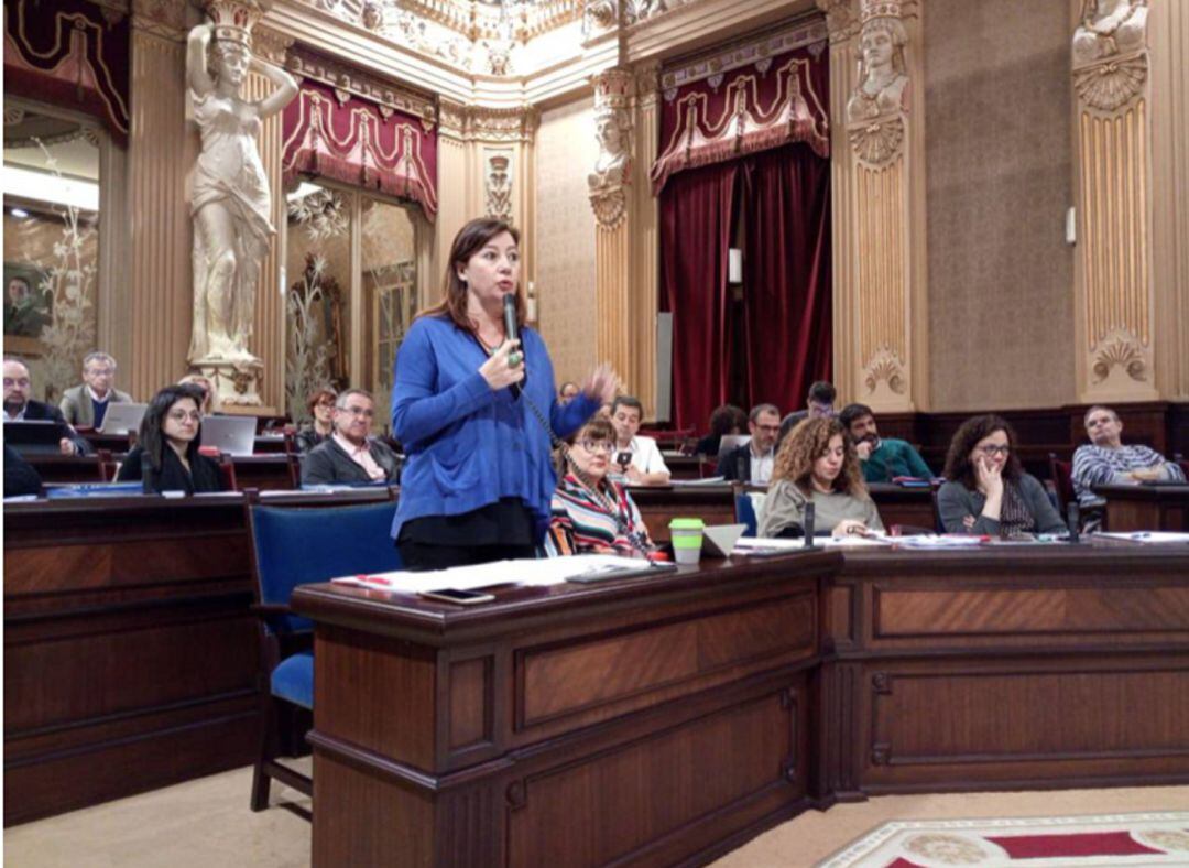 Imagen de archivo de una intervención de Armengol en el Parlament