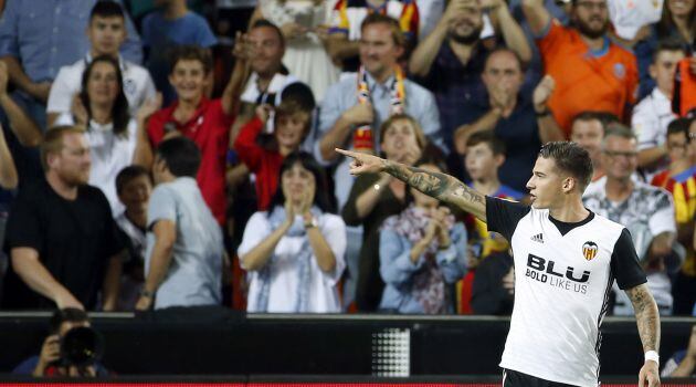 Santi Mina celebra un gol ante el Sevilla