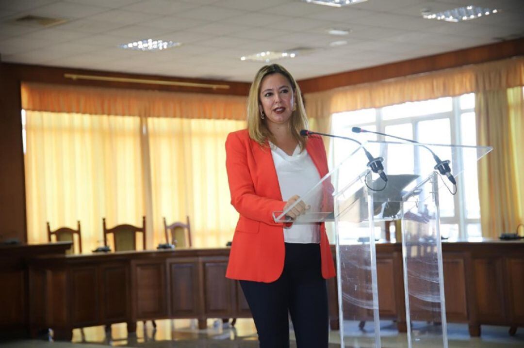 La presidenta del Cabildo de Lanzarote, María Dolores Corujo.