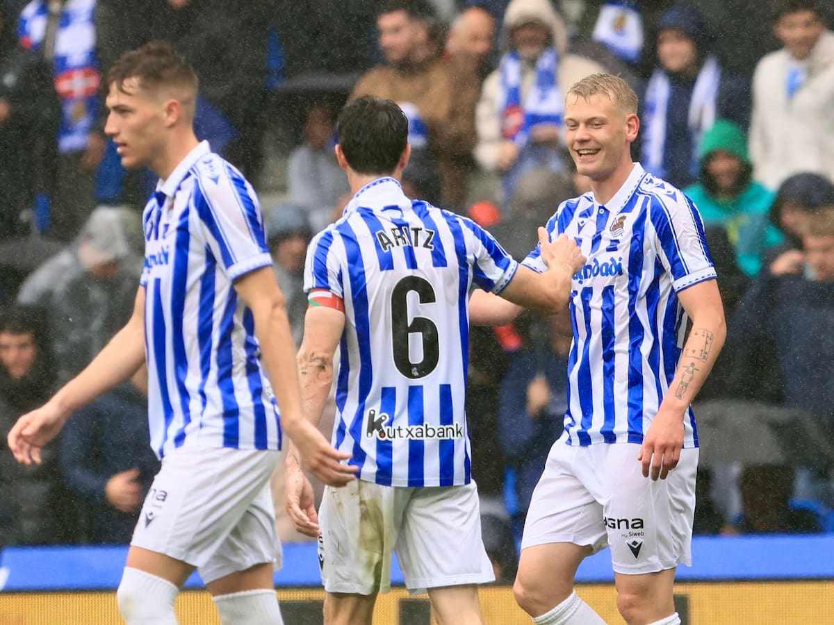 Un final agridulce bajo la lluvia: la Real Sociedad pierde dos puntos frente al Alavés tras un excesivo tiempo de descuento (3-3)