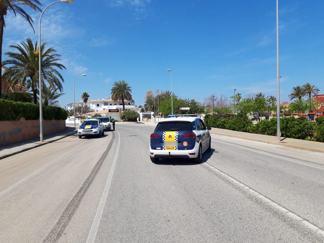 Imagen de archivo de control policial, de abril de 2020, en la carretera de Les Marines.