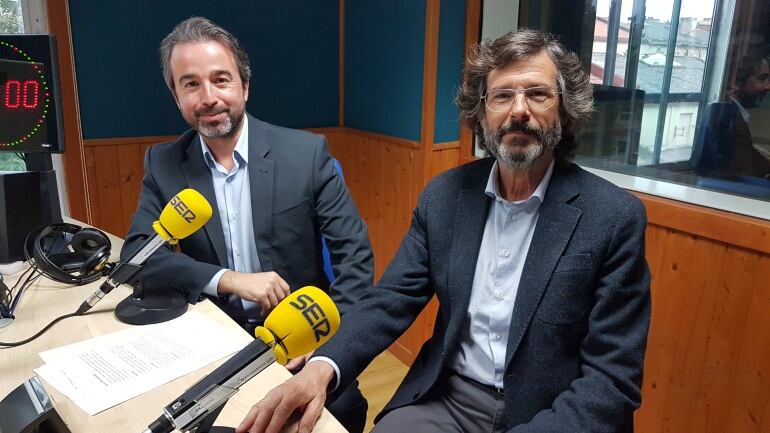 Juan Luis Vidal y Antonio Gómez en el estudio de La Ventana