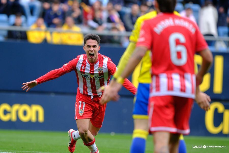 Sergio Arribas celebra su gol número 13 de la temporada.
