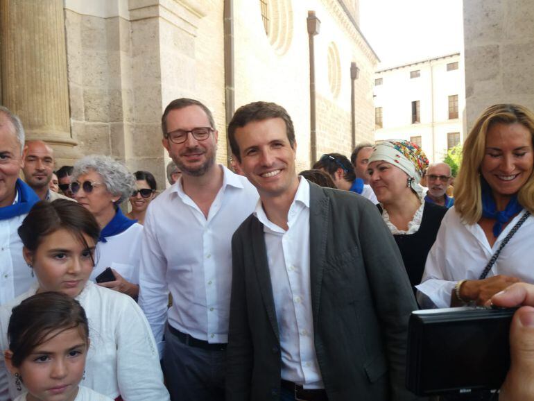 Pablo Casado pasea por Tarazona