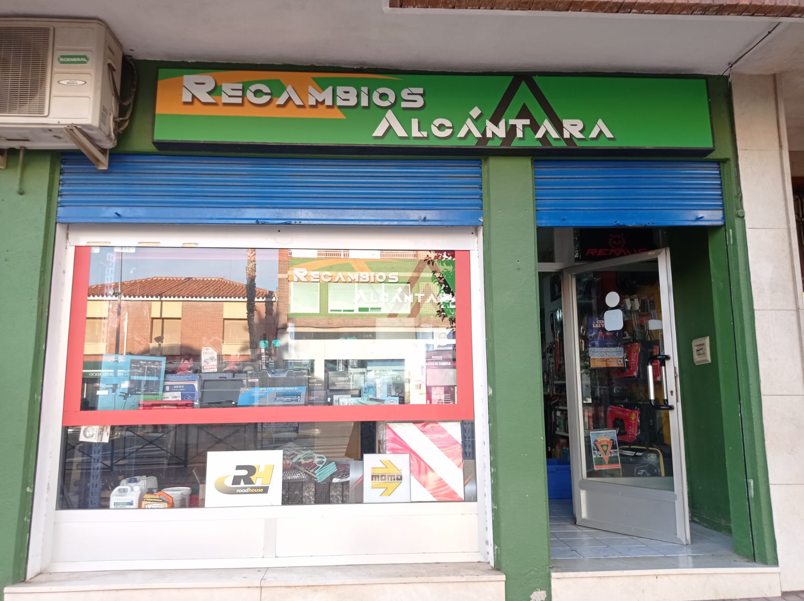 Establecimiento de Recambios Alcántara en Puerto Lumbreras