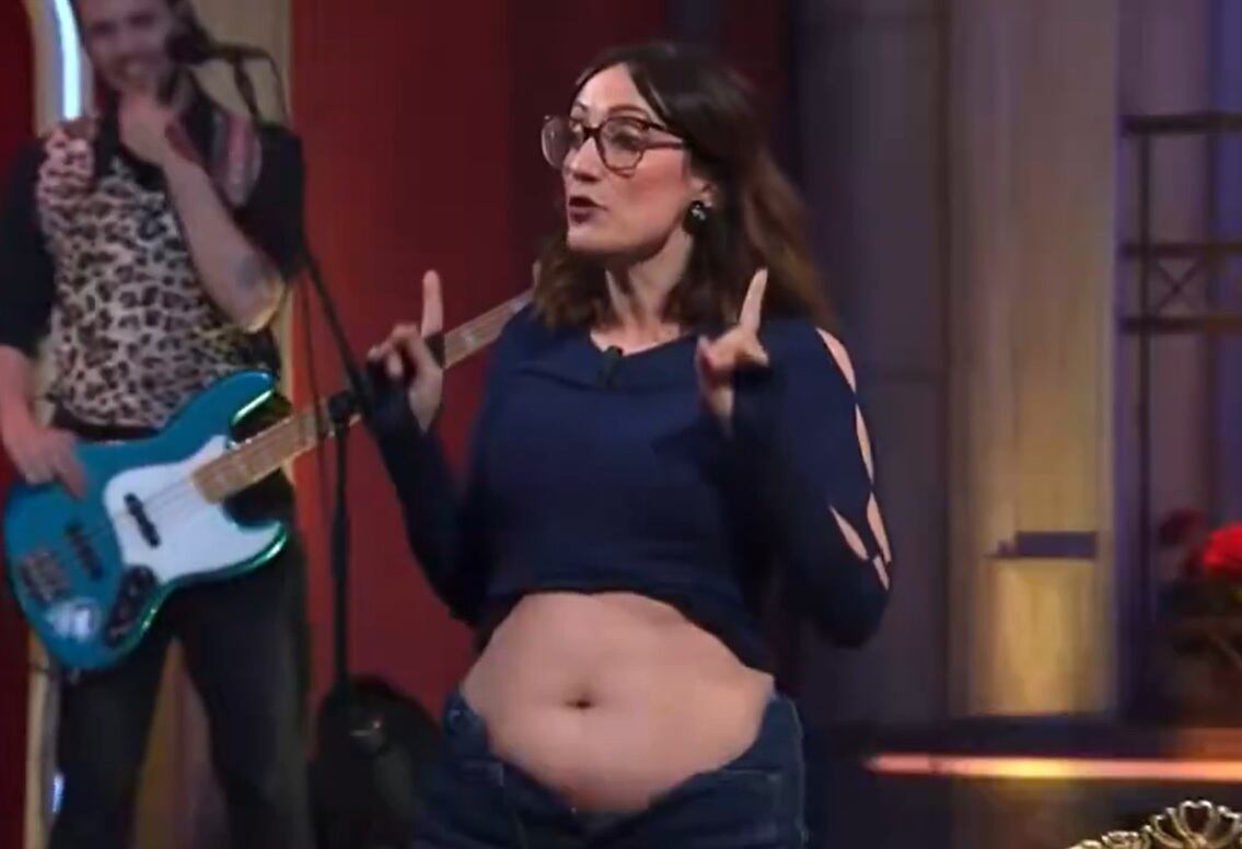 Ana Morgade enseña su barriga en 'Al cielo con ella'