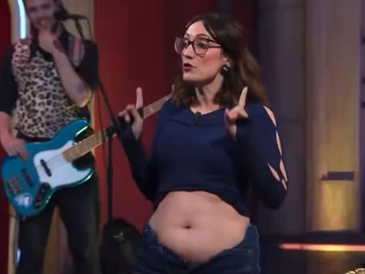 Ana Morgade enseña "las tres sonrisas" de una "barriga de una señora de más de 40 años que ha dado a luz"