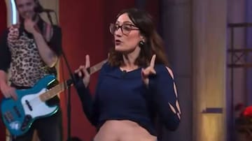 Ana Morgade enseña "las tres sonrisas" de una "barriga de una señora de más de 40 años que ha dado a luz"