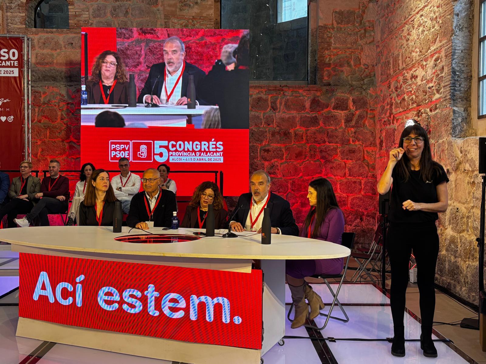 Jordi Martínez en el centro de la imagen en el V Congreso provincial del PSOE