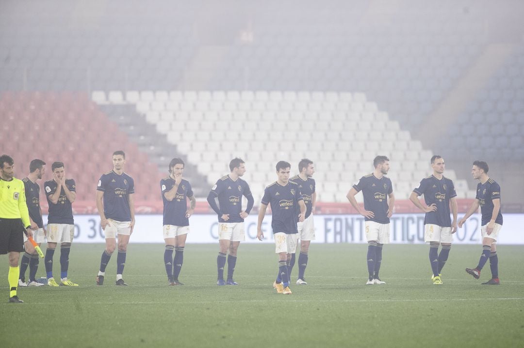 Los jugadores de Osasuna en la tanda de penaltis en la que cayeron eliminados en Almería 