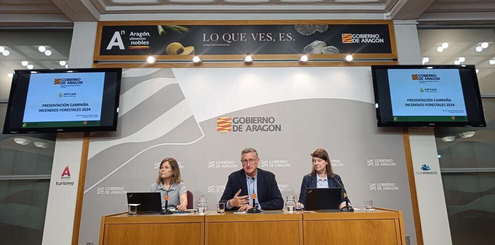 Ureta, Blasco y Oliván, en la rueda de prensa de presentación del operativo forestal.