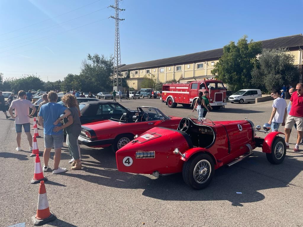 Exposición vehículos clásicos Febivo.