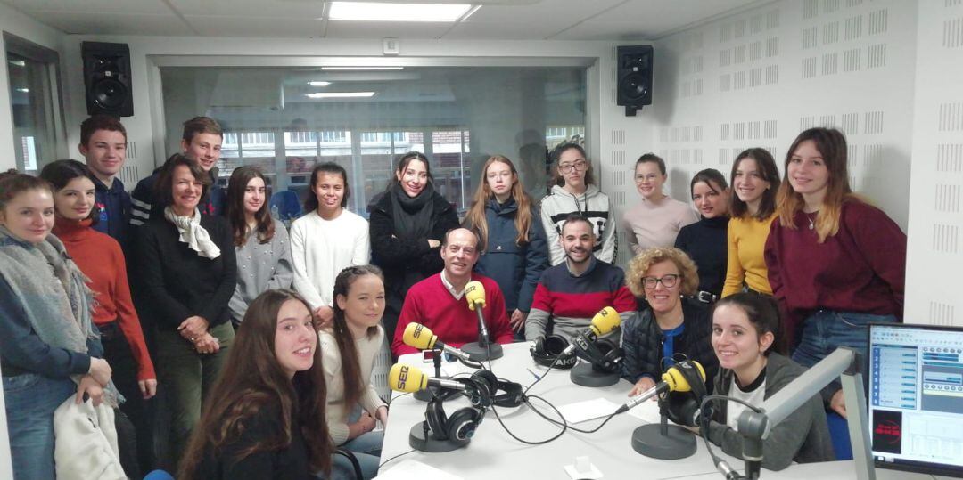 Alumnos del colegio Notre Dame de la Consolation en Cadena SER Puertollano