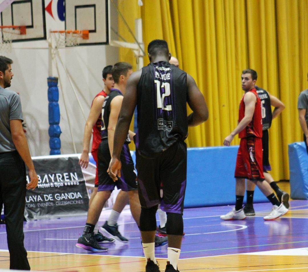 Troy McIndoe durante un partido de la primera fase