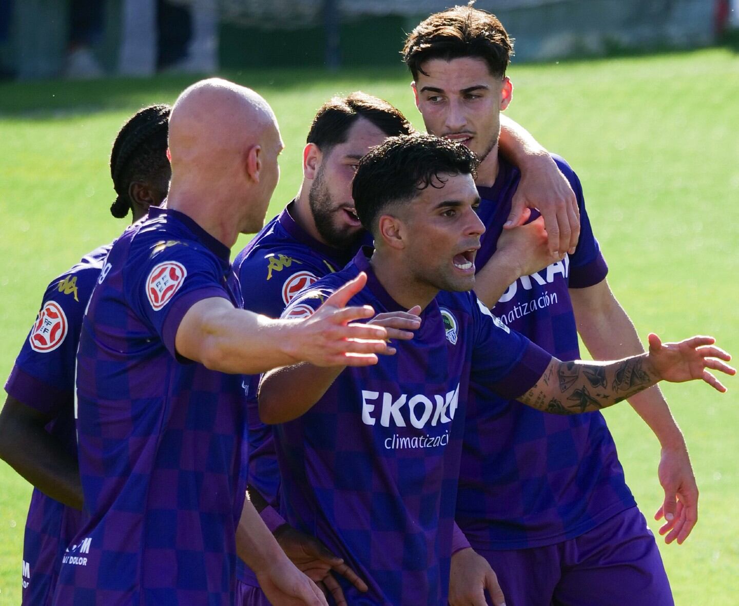 Andy Escudero, Unai Ropero, Medhi, JAvi Rentero y Ben Hamed, celebran el gol frente a Torremolinos