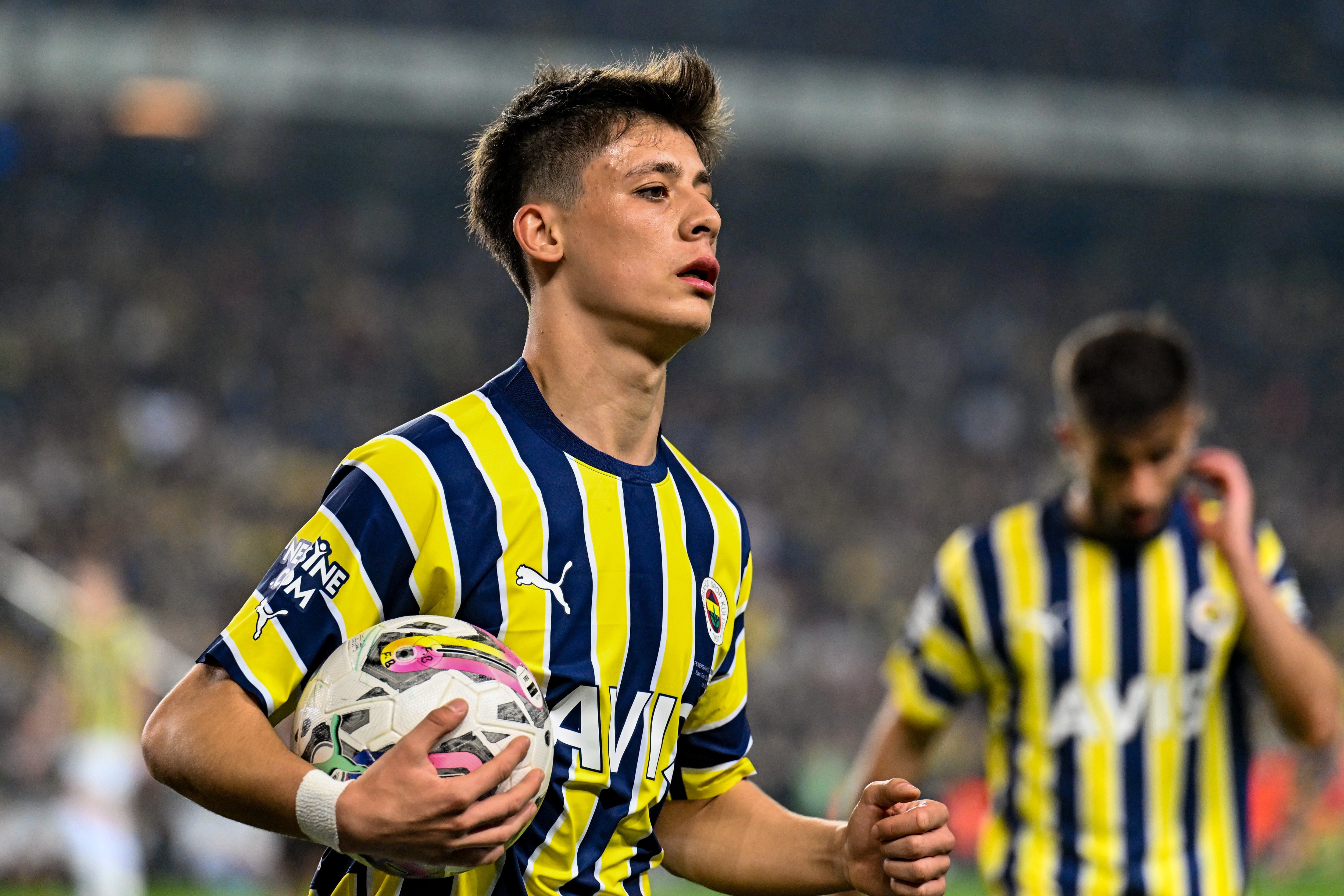 Arda Güler celebra un tanto en la liga turca con el Fenerbahçe. (Photo by Serhat Cagdas/Anadolu Agency via Getty Images)