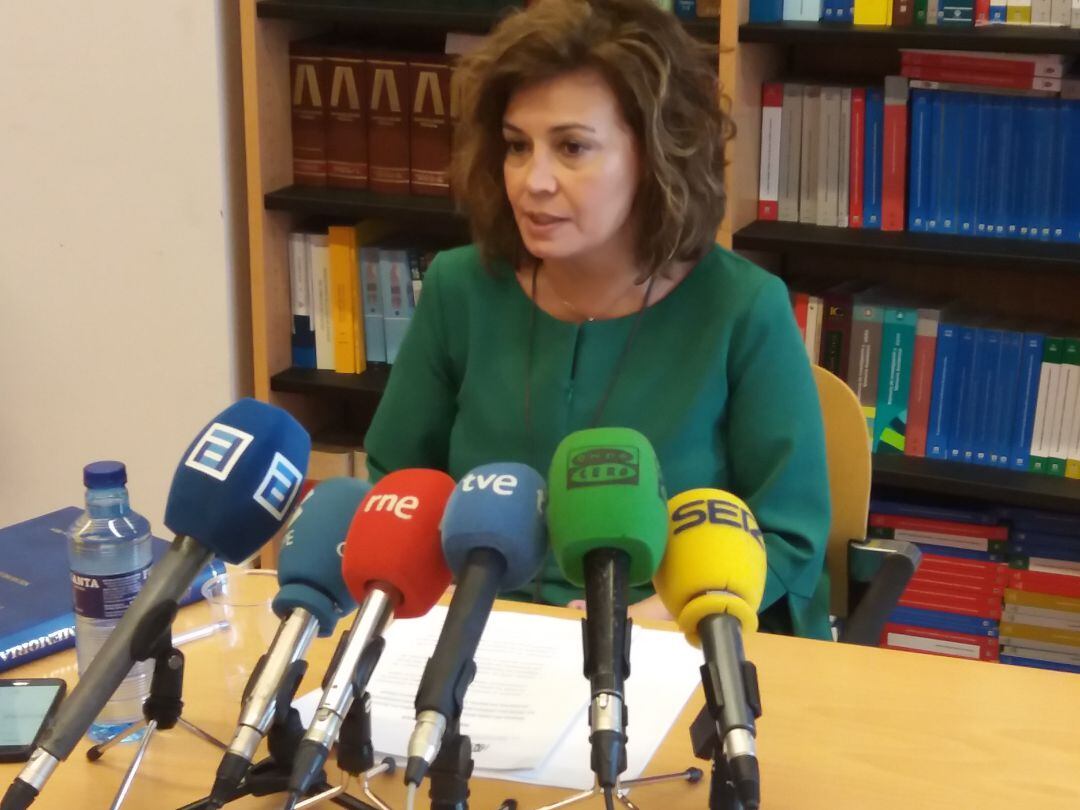 La Fiscal Superior del Principado de Asturias, María Esther Fernández García, durante la presentación de los datos estadísticos de la memoria anual de su ministerio