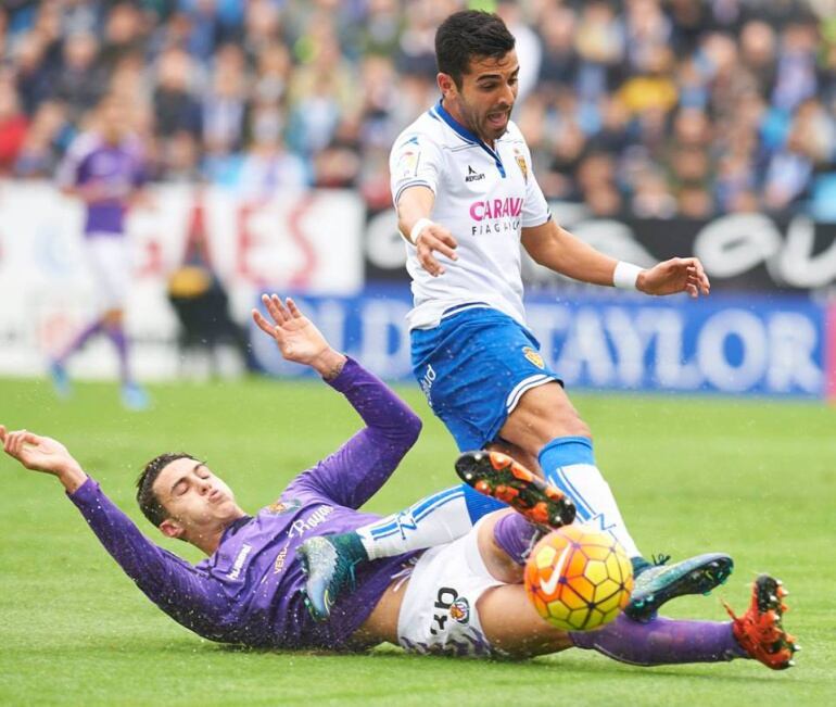 Ángel, en una acción del último partido ante el Valladolid