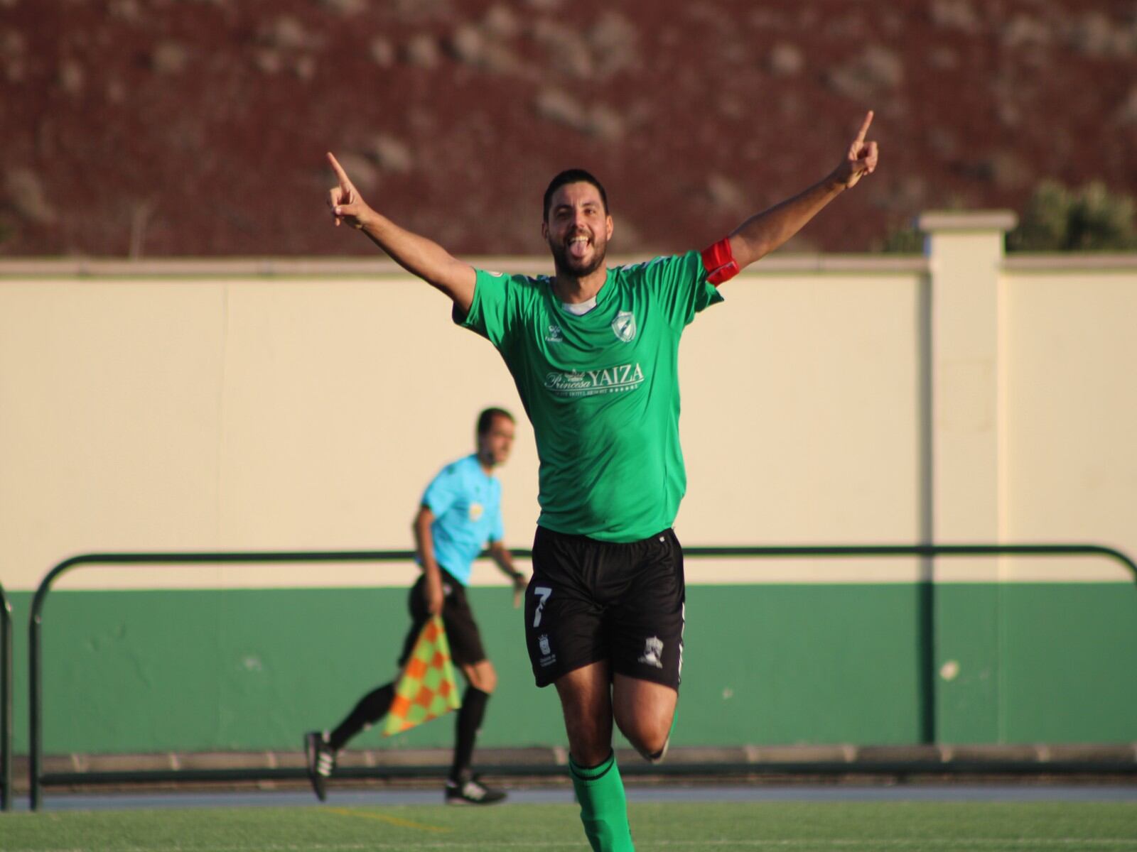 Celebración de uno de los cinco goles que el Unión Sur Yaiza le endosó al Tamaraceite.