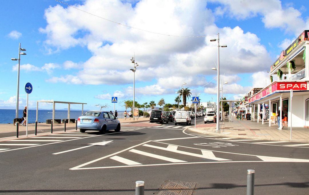 Avenida de las playas de Puerto del Carmen.