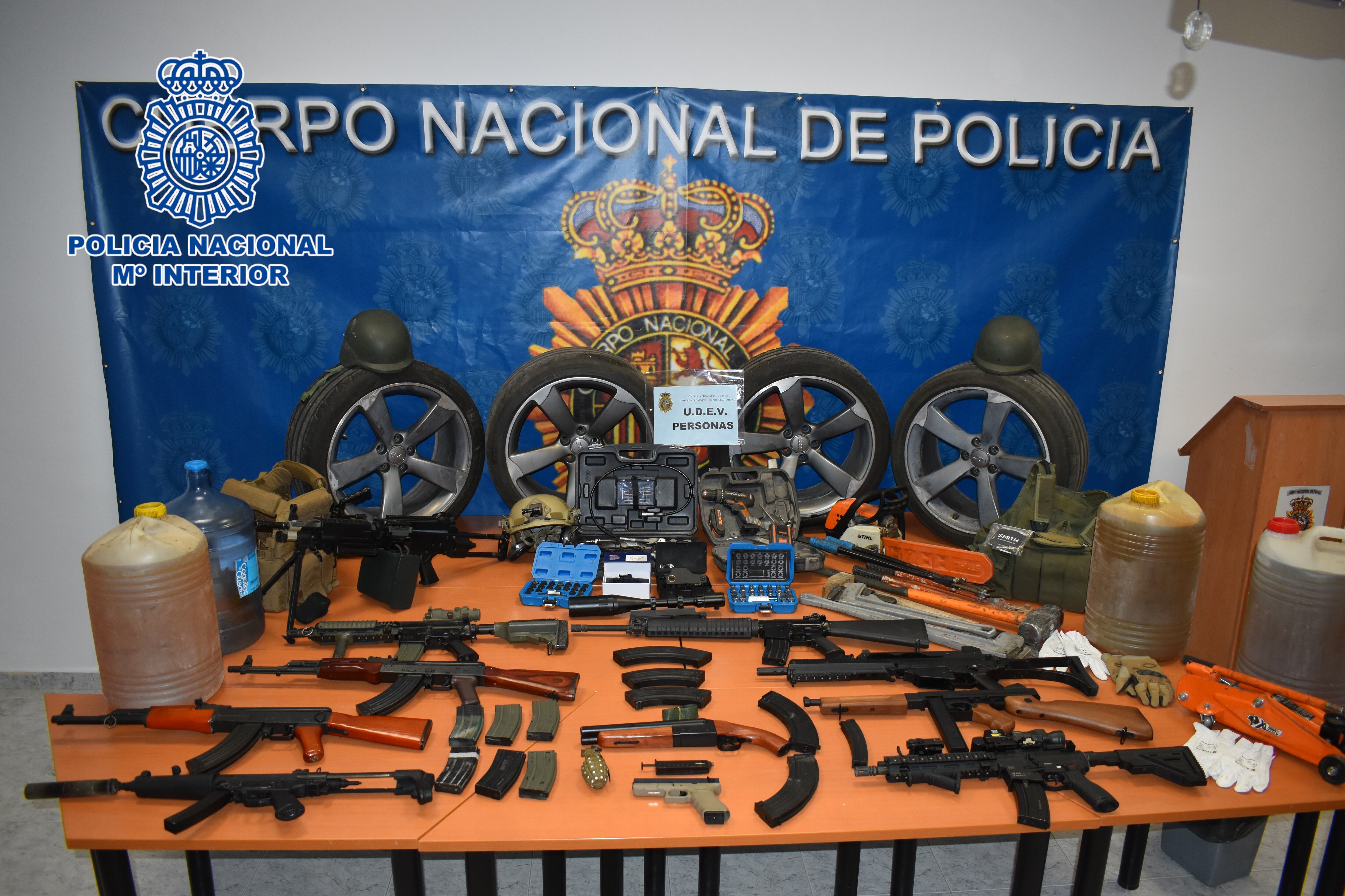 Objetos intervenidos al grupo por la Policía Nacional de Jaén.