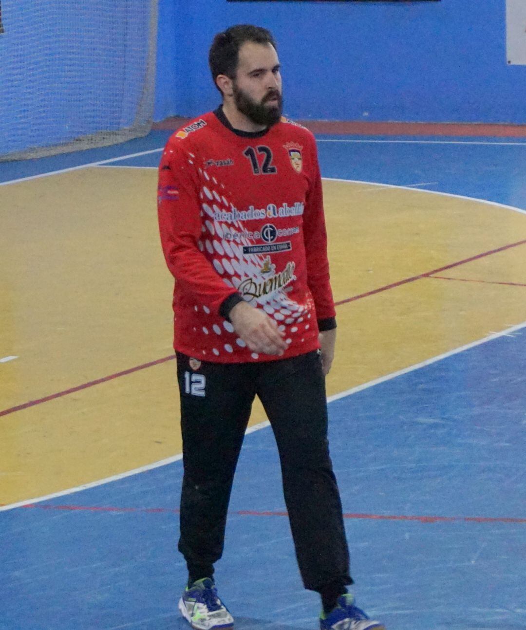 Fran Tirado sigue siendo un seguro en la portería eldense