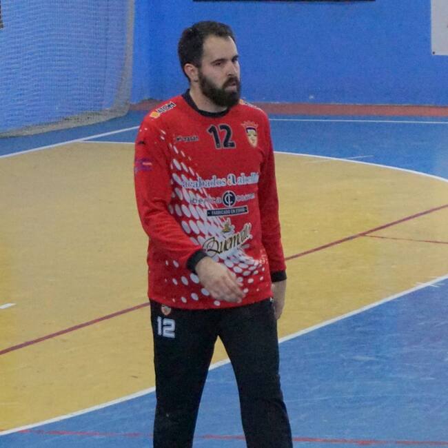 Fran Tirado sigue siendo un seguro en la portería eldense