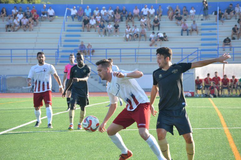 Miguel Sánchez, delantero del C.D. Eldense, ha disputado la primera parte del partido