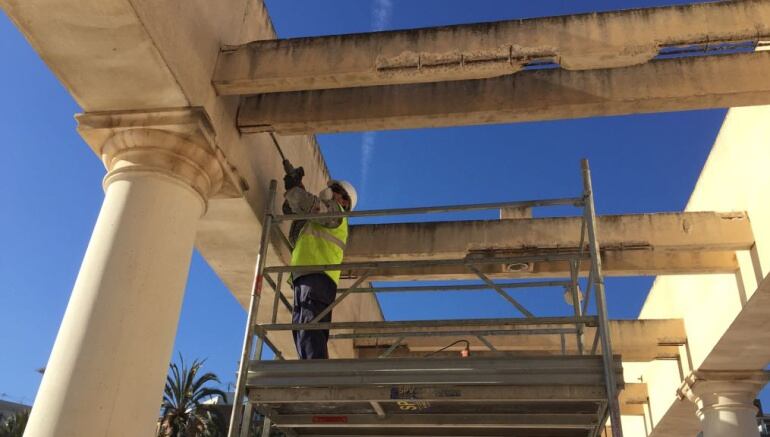Imagen de las obras en el jardín de Bofill