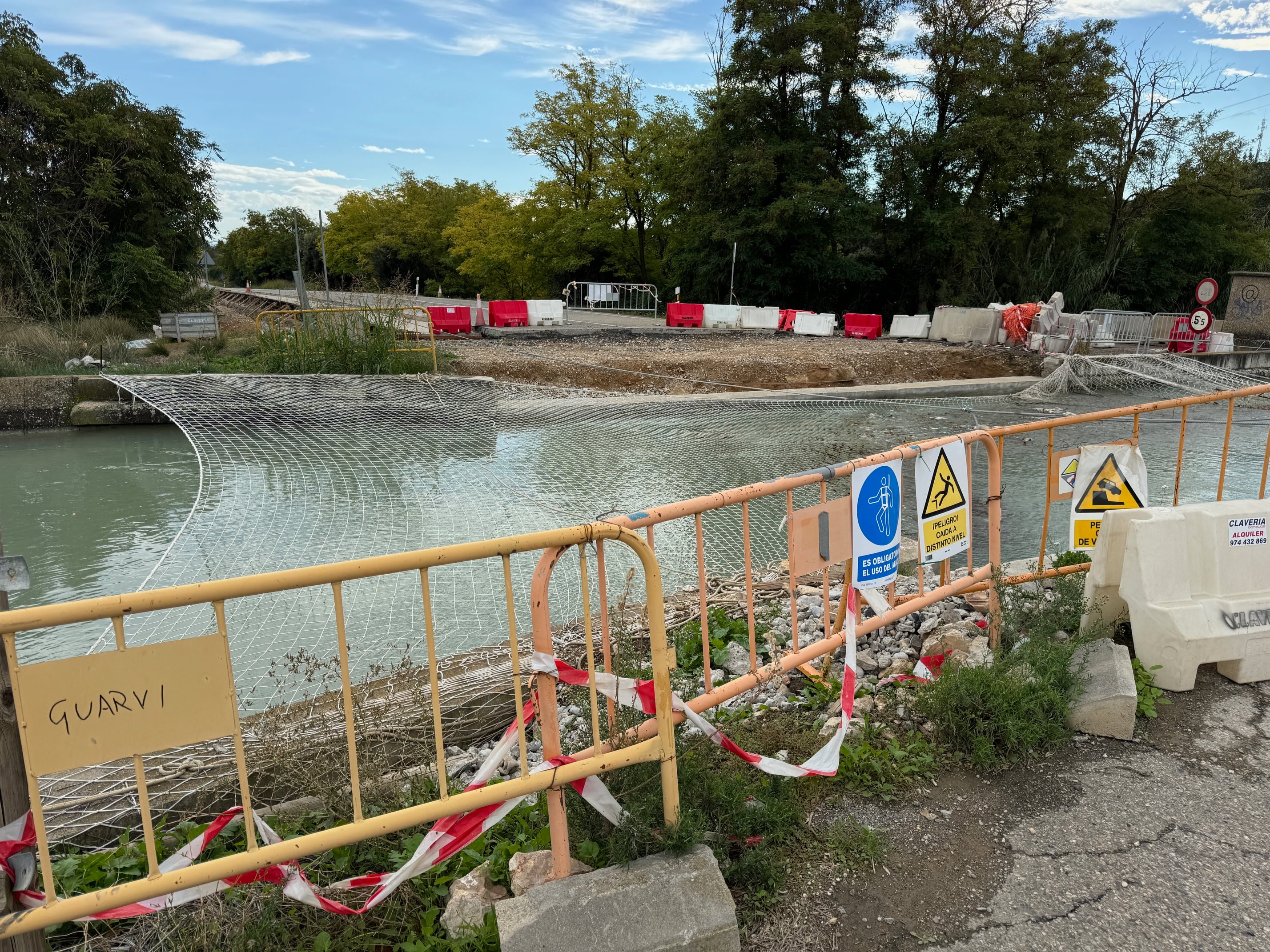 La vía lleva cortada desde julio sin que se haya repuesto el puente sobre el Canal de Zaidín. Foto: Ayuntamiento de Binéfar