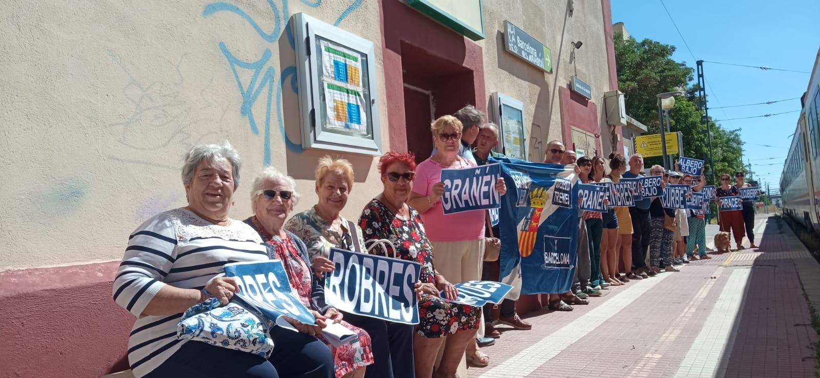 Concentración en la estación de tren de Grañén