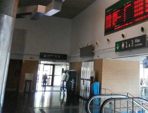 Interior de la estación de tren de Huesca