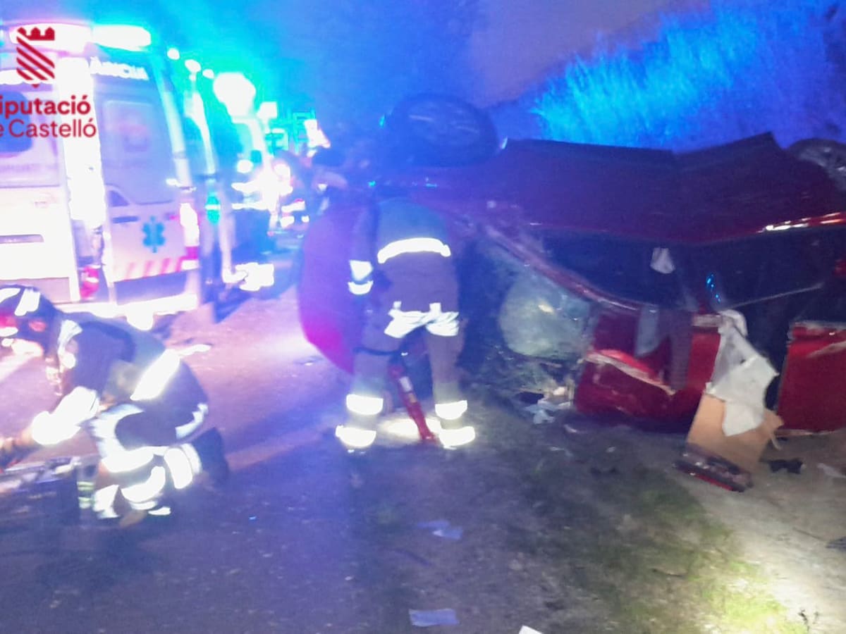 Dos heridas en Betxí tras quedar atrapadas en su coche en un accidente de tráfico