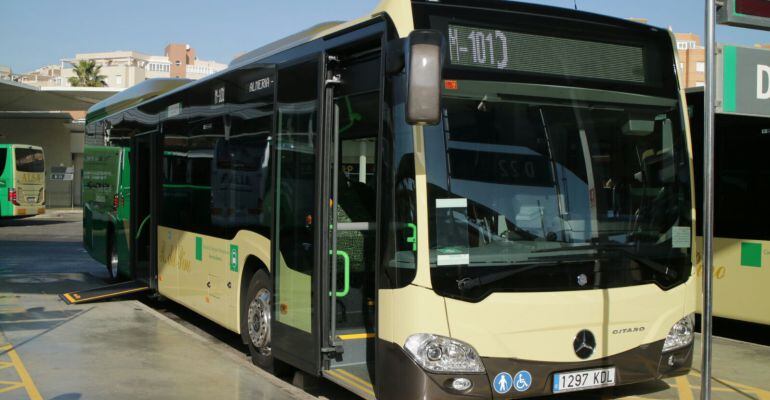 La Junta de Andalucía pone en marcha una nueva línea de Bus entre Andújar y Málaga