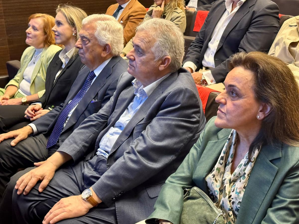 En las vísperas del inicio de la campaña electoral, el candidato de Vox a la presidencia de la Junta de Andalucía, participa en el Encuentro SER celebrado en el salón de actos de la Cámara de Comercio de Sevilla