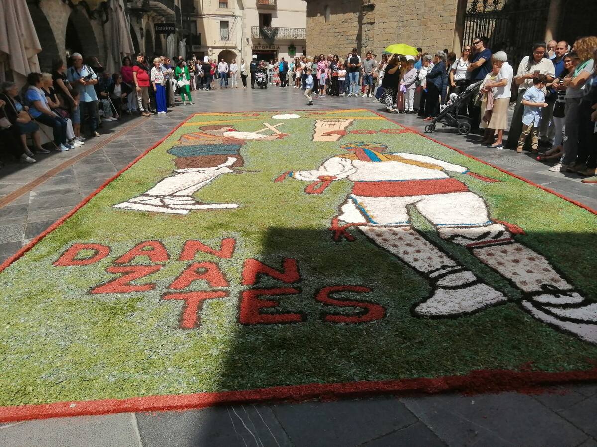 Homenaje a los danzantes en el día del Corpus en Jaca