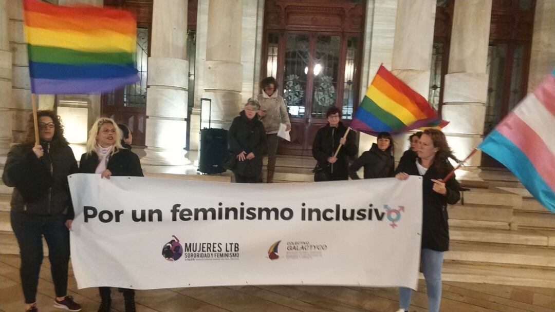 Concentración de mujeres del colectivo Galactyco en el marco del 8M