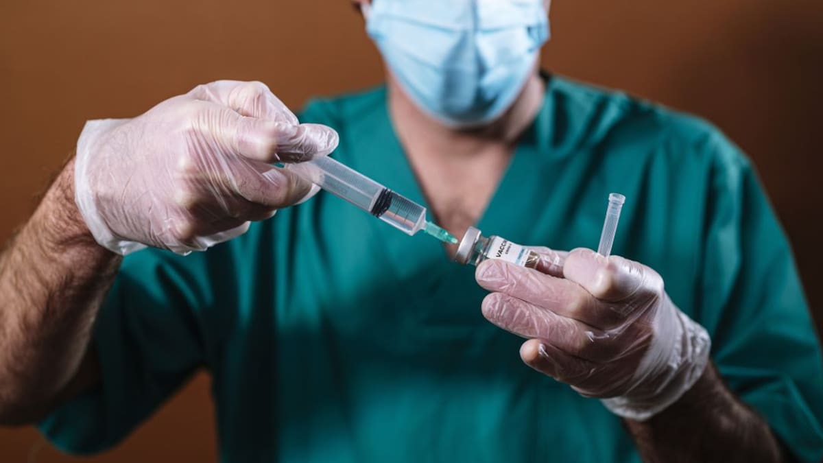 ANENVAC pide que se estudie la obligatoriedad de la vacunación para el personal sanitario y sociosanitario