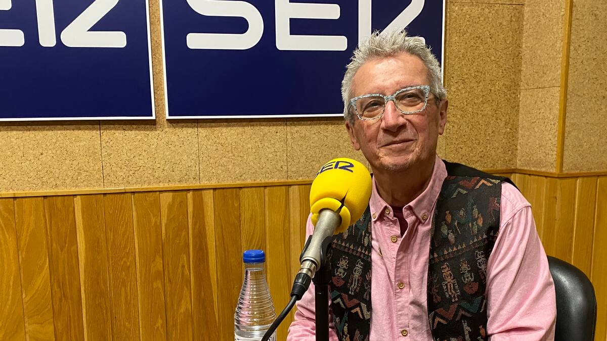 El actor conquense Domingo Alfaro comparte en la radio la música de su vida
