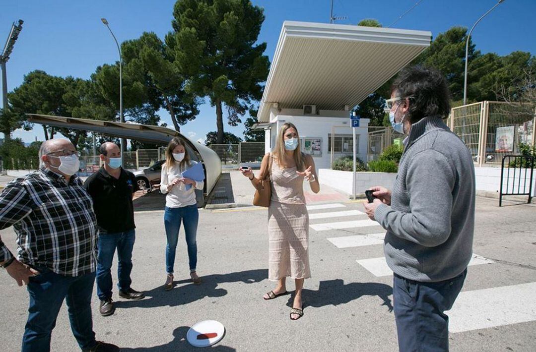 Preparativos para reabrir el polideportivo municipal de Gandia